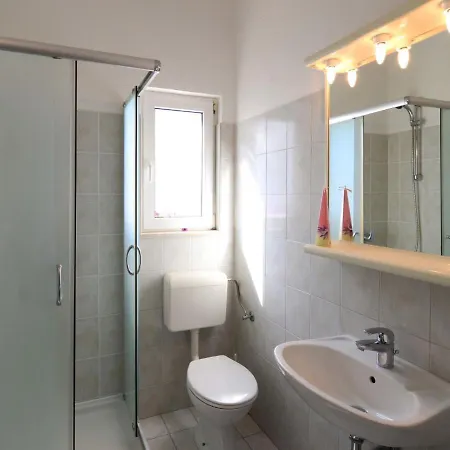 Apartment Galeb - Roz100 By Interhome *